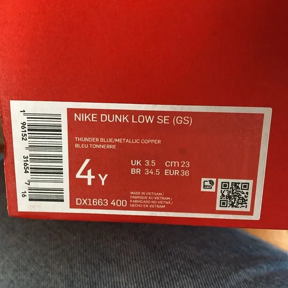 NIB Nike Dunk Low SE Sneakers - Picture 3 of 8